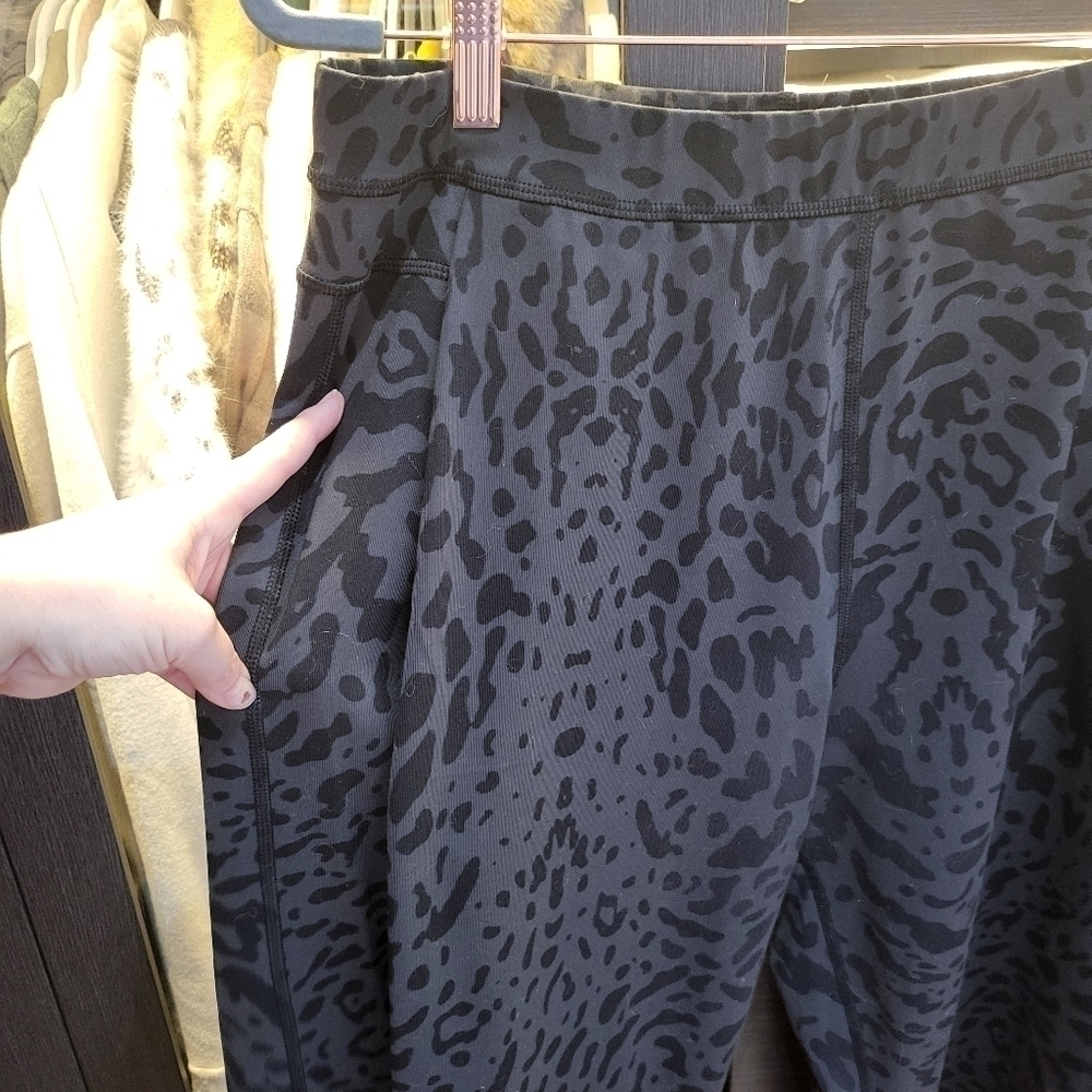 Lululemon Can You Feel The Pleat Black Crop Wide Leg Gaucho Pants - Picture 4 of 7